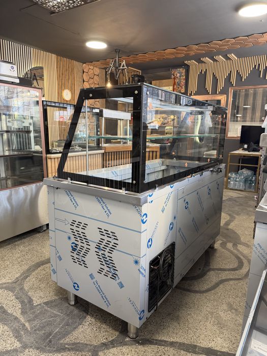 Хладилна витрина саладбар