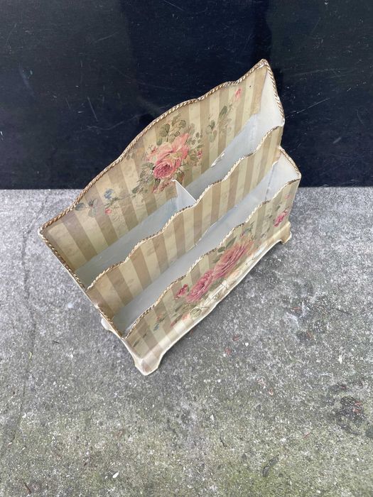 цветарници,огледала и разни домашни .