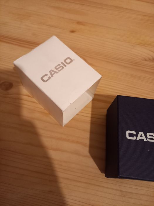 Продам женские часы