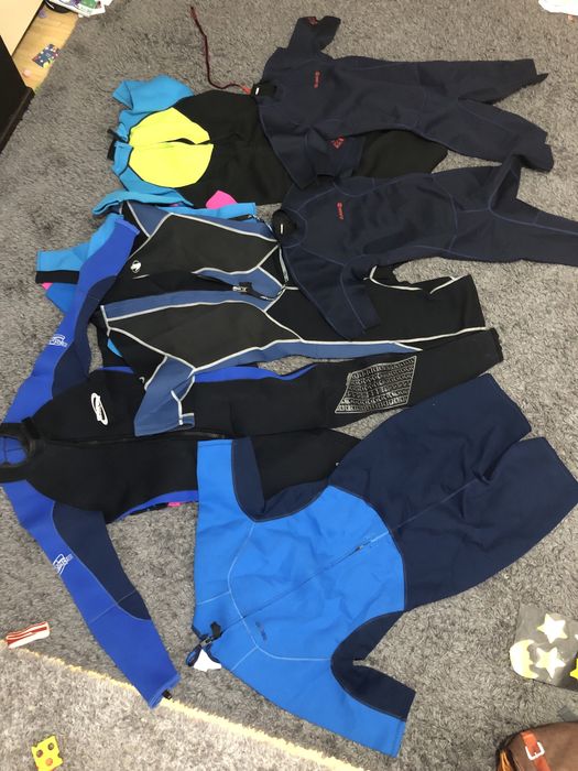 Costume neopren de foarte buna calitate .