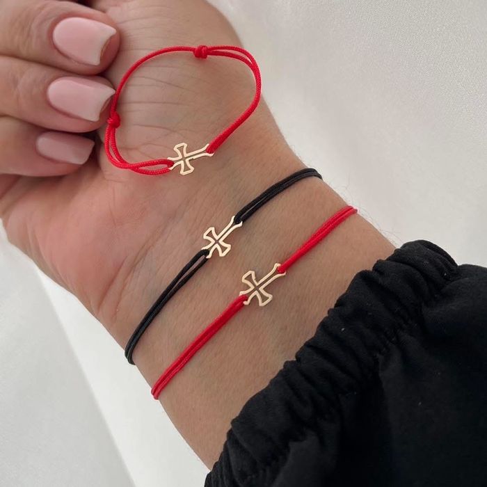 Brățară cu șnur reglabil și pandantiv din aur 14k!