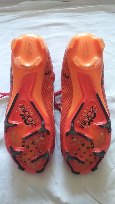 Бутсы футбольные