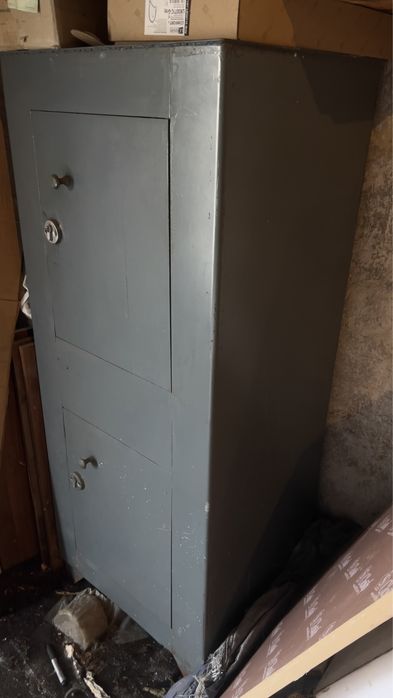 Продам сейф двухуровней