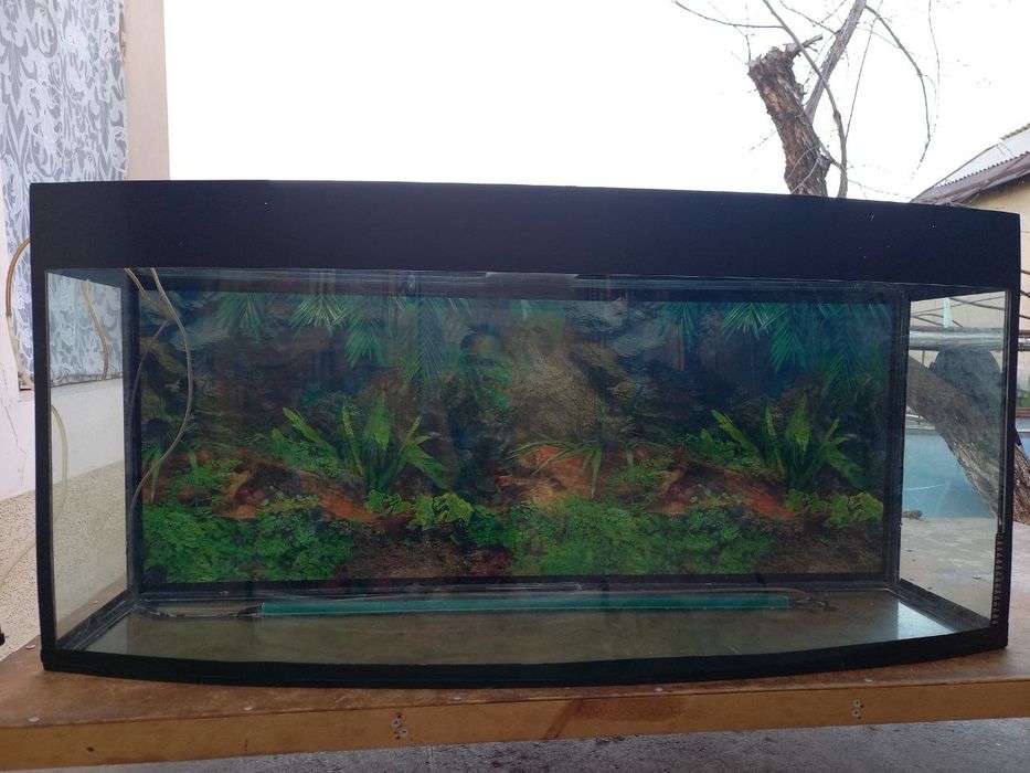 Akvarium sotiladi yaxshi ishliydi