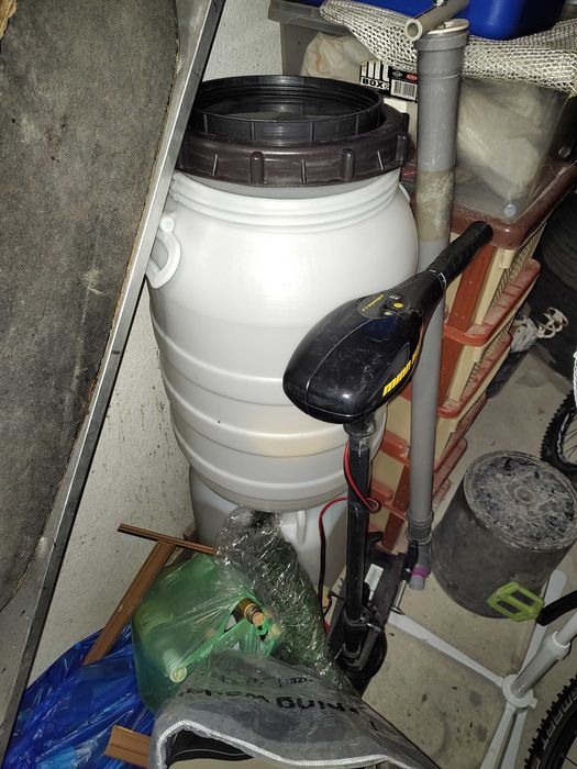 Дамаджани и бидони