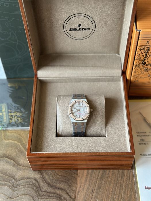 Audemars Piguet Royal Royal Gold And White Dial 33 mm Quartz - дамски модел