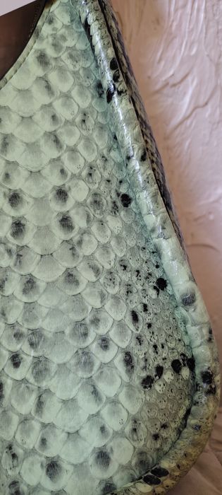 Сумка багет monki змеиный принт