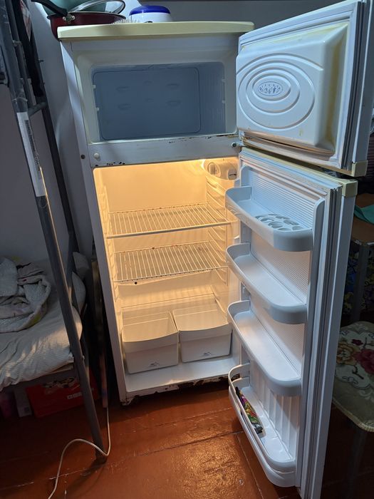 Продам холодильник