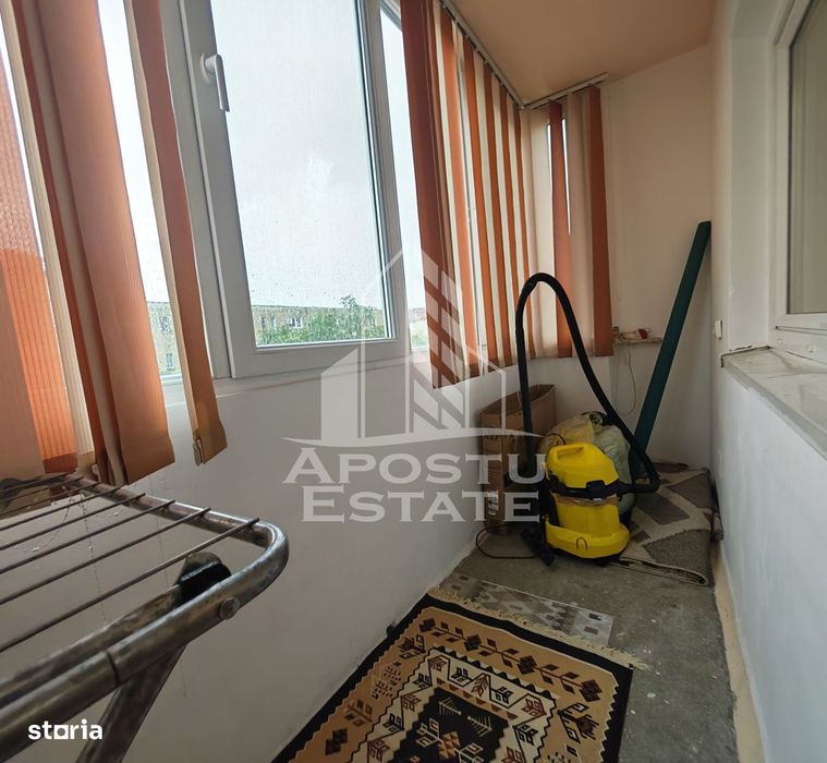 Apartament de vanzare,3 camere si 2 bai,etaj intermediar,zona Aradului