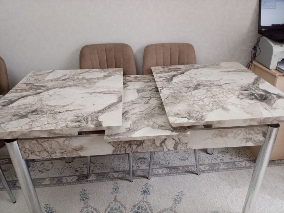 Стол со стульями