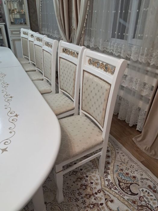 Продается стол со стульями
