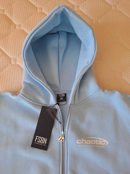 Продавам суичър Chaotic