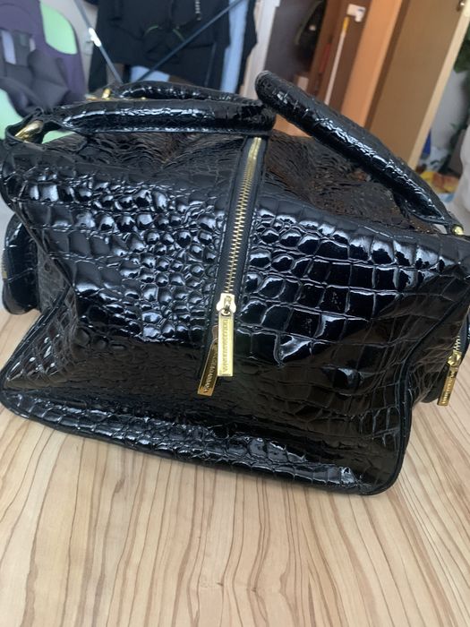 Лачена чанта