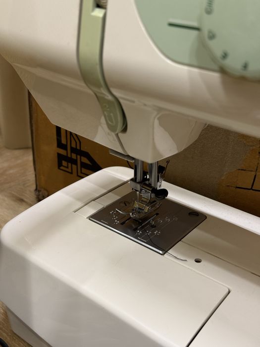 Швейная машинка Janome Gr-12