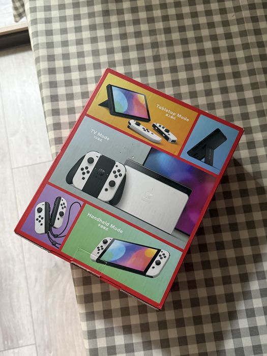Nintendo Switch OLED (белого цвета)