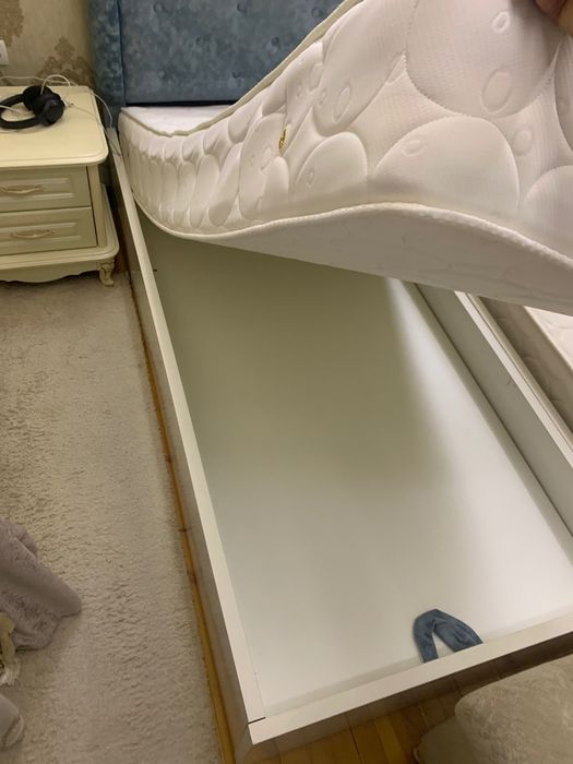 СРОЧНО! Продаются кровати с матрасами в комплекте