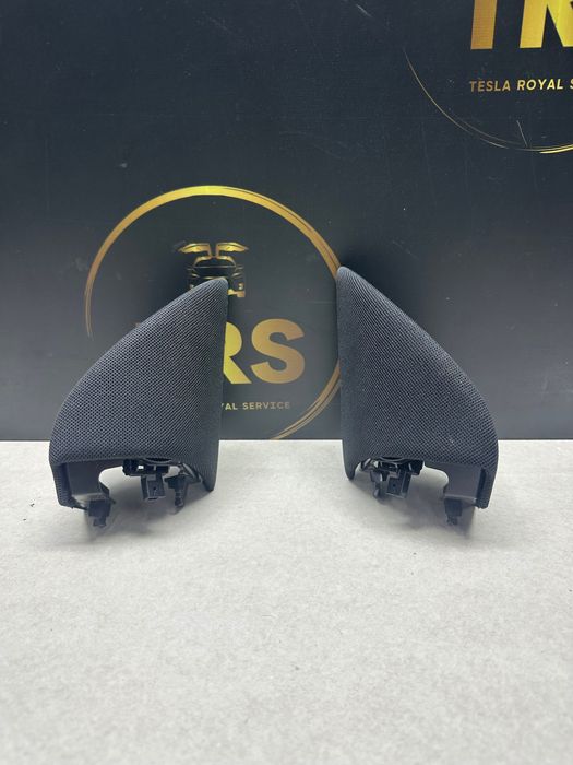 Говорител на предната врата с облицовка Tesla Model Y