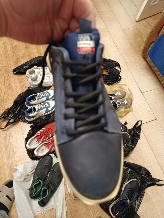 Продам мужские кроссовки и туфли,42,43,недорого