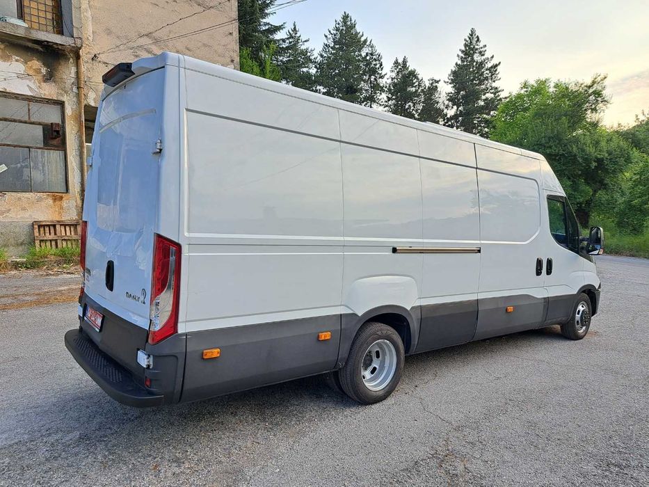 Продавам бус Iveco Daily 35-180 ХЛАДИЛЕН  2017г