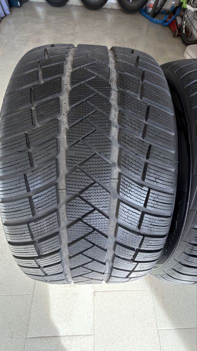 Зимни гуми за GLE 325/35/22  285/40/22 Vredestein