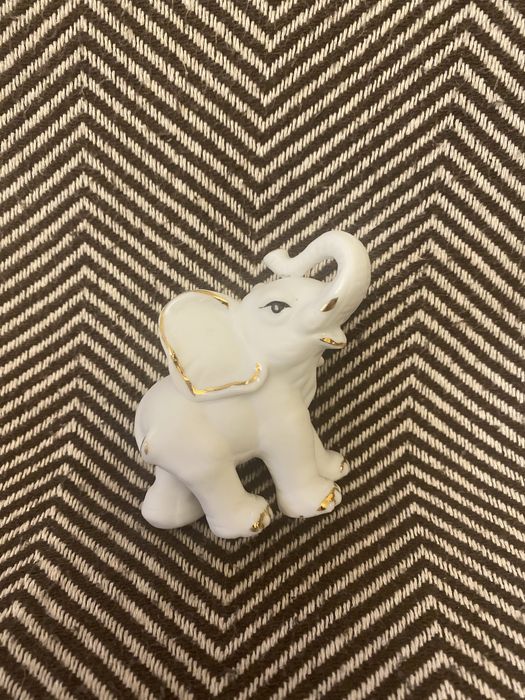 Играющие фарфоровые слоники