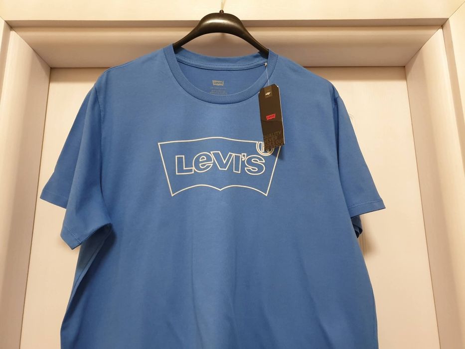 Нова със етикет.  Тениска памучна оригинална.  Levi's