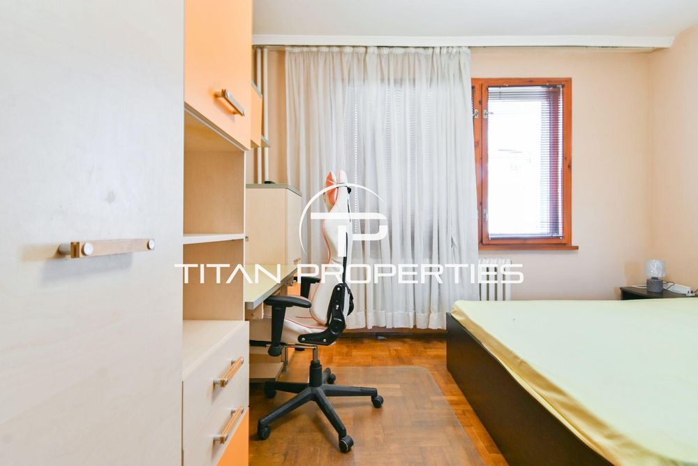 Продава се Тристаен апартамент в София, Красно село - 79 кв.м за 5064 €/кв.м - Снимка #8