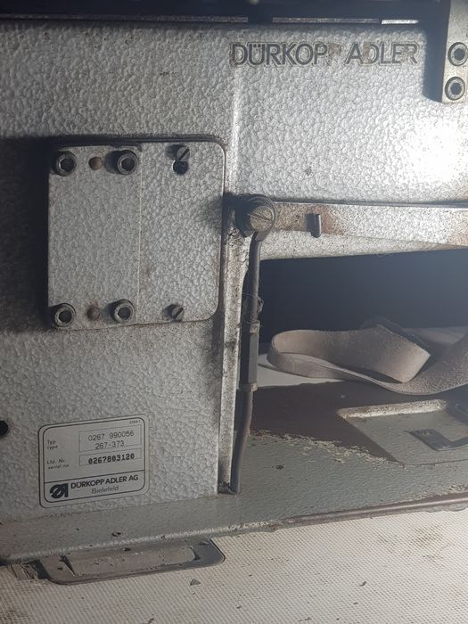 Masina cusut plana cu triplu transport