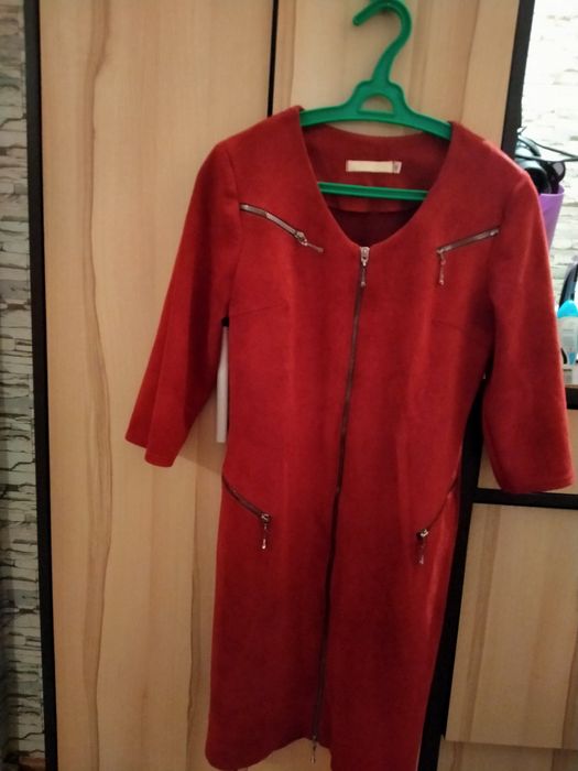 Продам платье . очень красивое . размер 44-46. Новое.