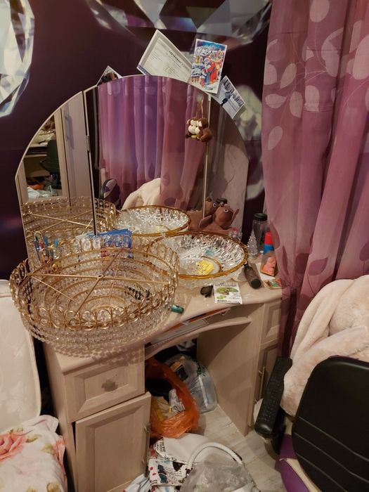 Продам зеркало с тумбой