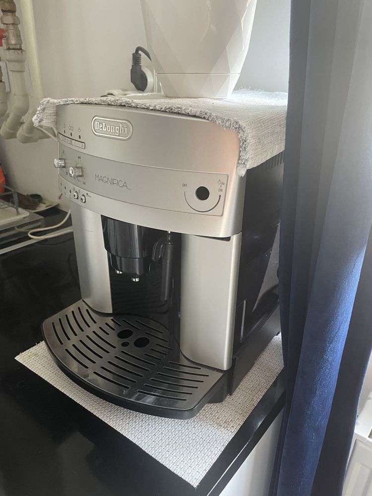 Espressor automat De'Longhi Magnifica ESAM 3200, 1450 W, 15 Bar