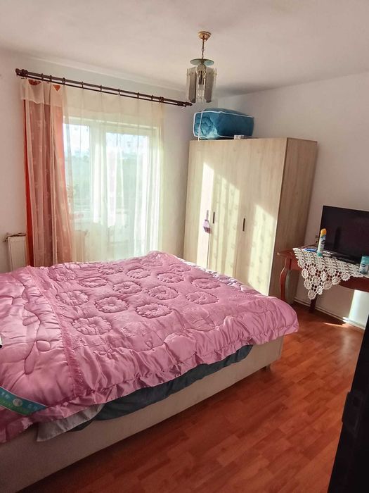 Apartament 3 camere,etaj 4