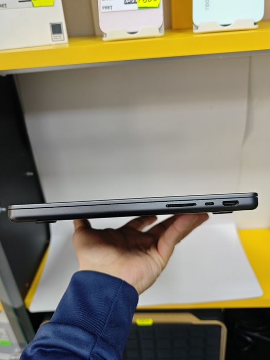 MacBook  M3Pro 18 ram 512 Gb