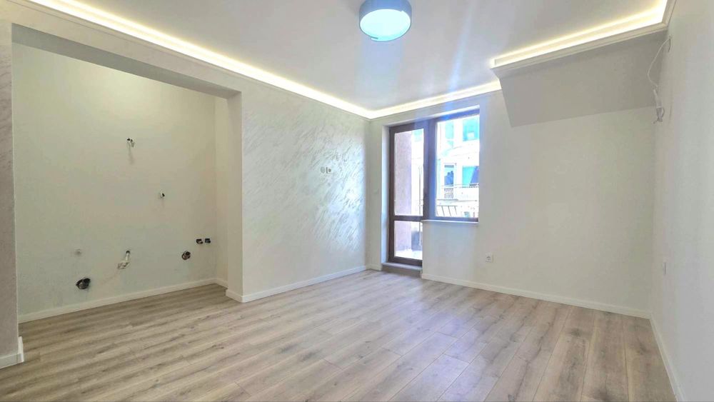 Продава се Едностаен апартамент в Варна, Цветен квартал - 25 кв.м за 3196 €/кв.м - Снимка #1
