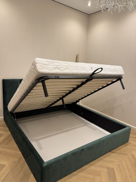 Кровать двухспальная