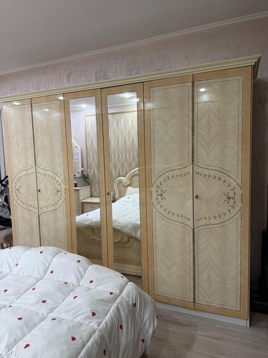 Продам спальный гарнитур