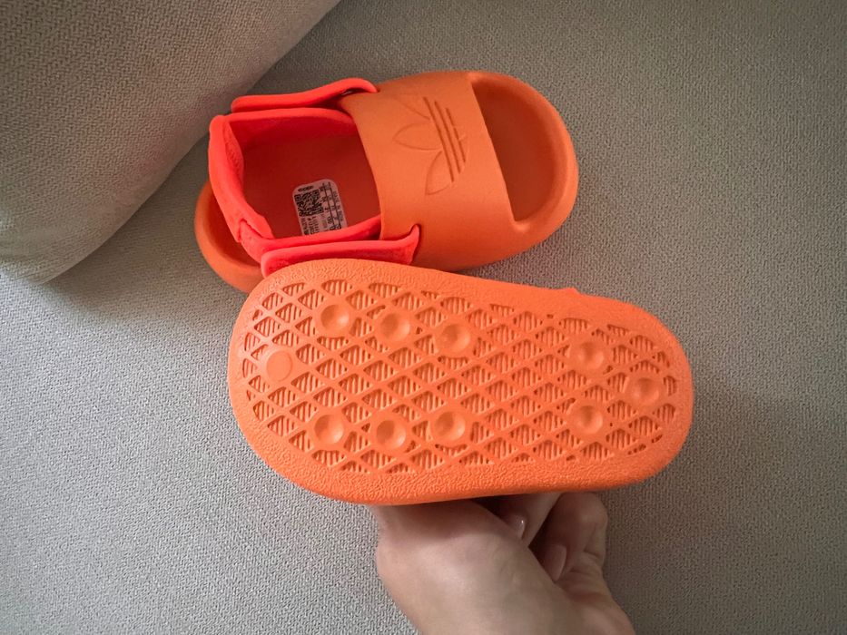 Сандали Adidas за бебе