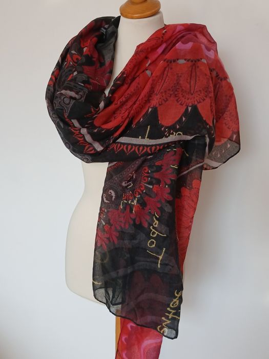 Пролетни  дамски шалове Desigual