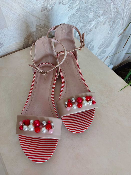 Сандали, босоножки 35, 37 размер.