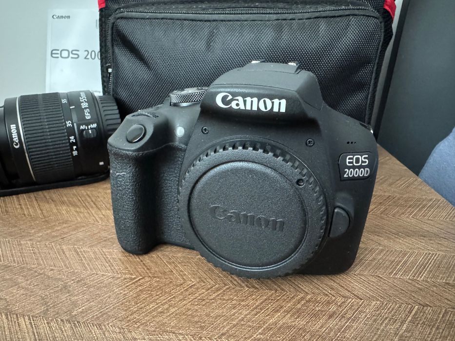 Фотоапарат Canon EOS 2000D