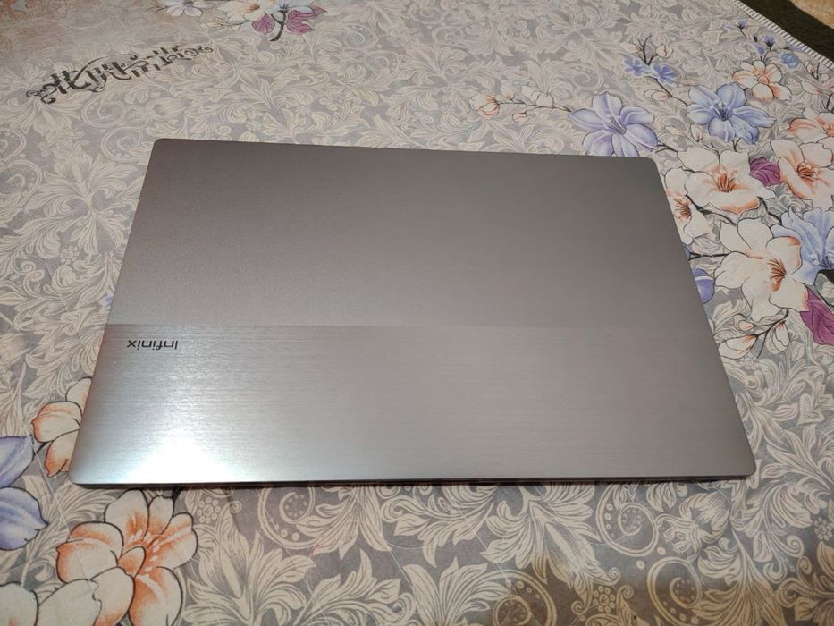 Infinix INBook X2 Plus Core i3 — Ideal holat, katta ekran, tez SSD