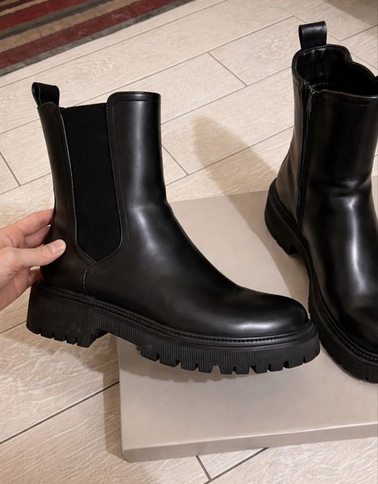 Продам ботинки на осень для девушек