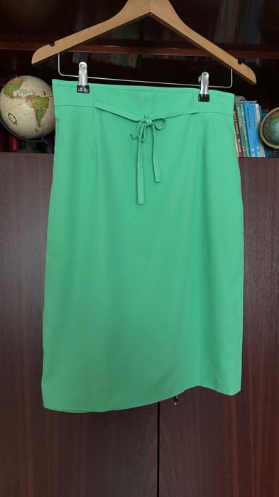 Fusta office conica Escada