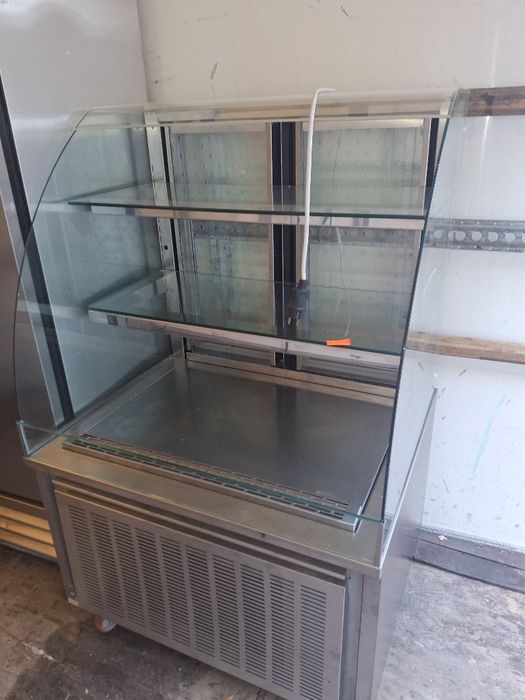 Хладилна витрина отворена крайстенна и островна