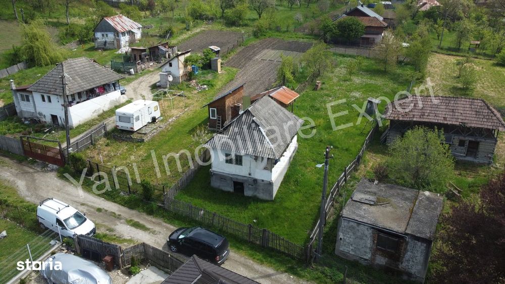 Casă de vânzare în comuna Mălureni, sat Mălureni, județ Argeș.