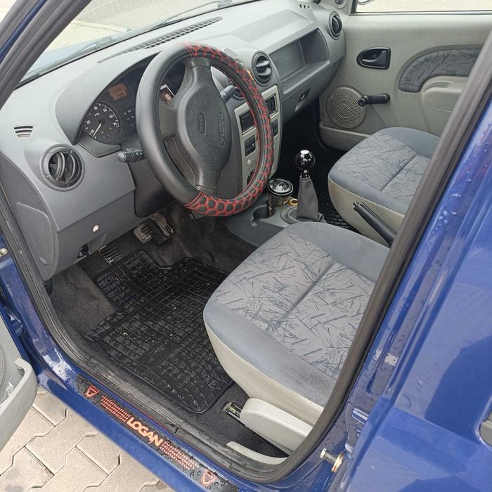 Vând Dacia logan