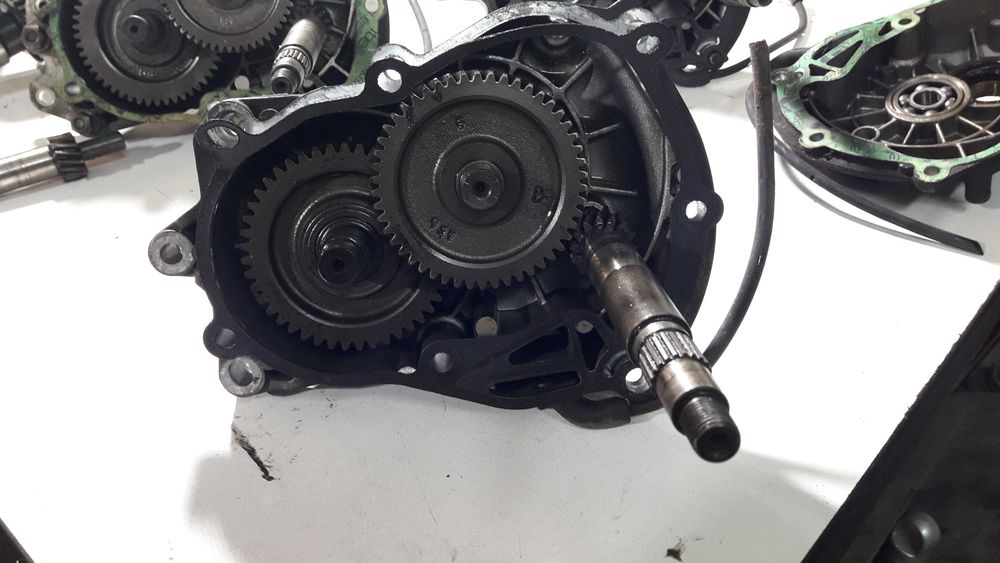 Piaggio Gilera Vespa Aprilia Derbi Peugeot Скутери на Части