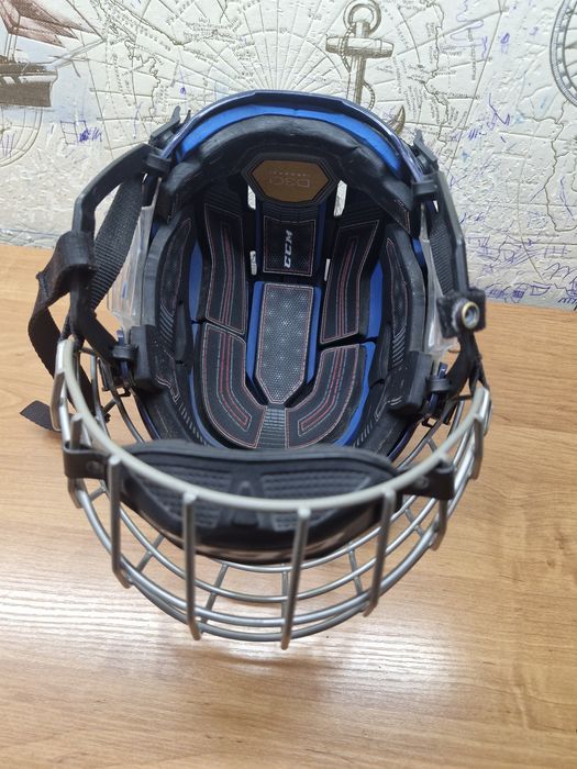 хоккейный шлем CCM FitLite 3DS с маской.