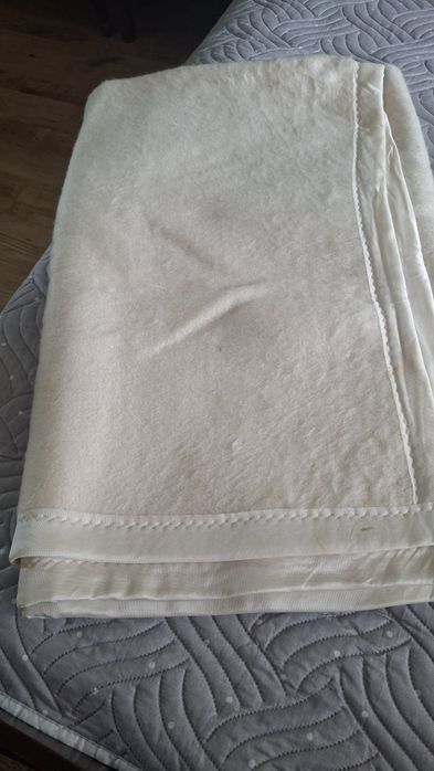 Одеало цвят шампанско