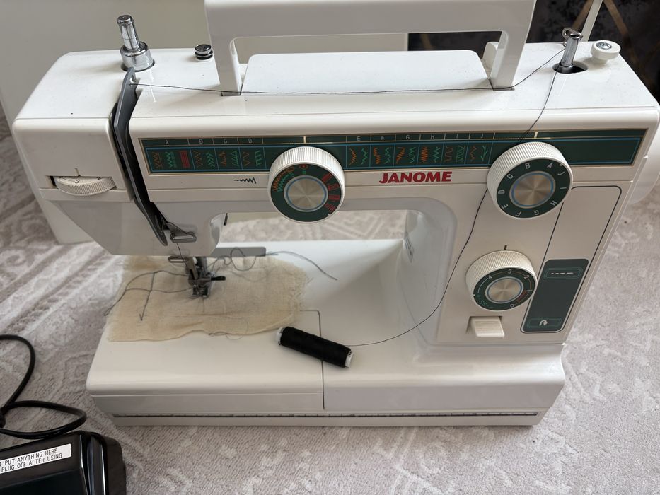 Продам машинку janome